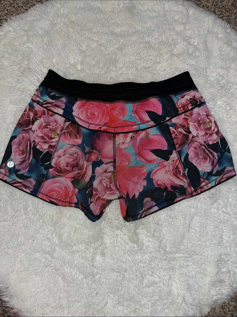 lululemon athletica Floral Garden Shorts Size 6